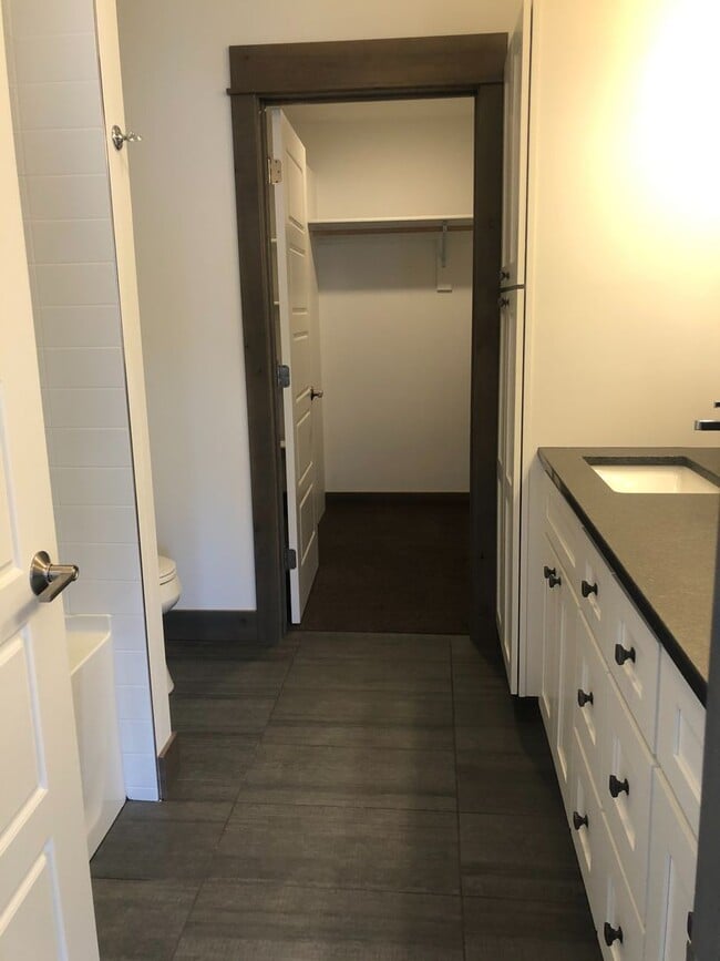 Building Photo - Two Story Town-Home! 3 Bedroom/ 2.5 Bath + 2nd Living Room! Oversized Rooms