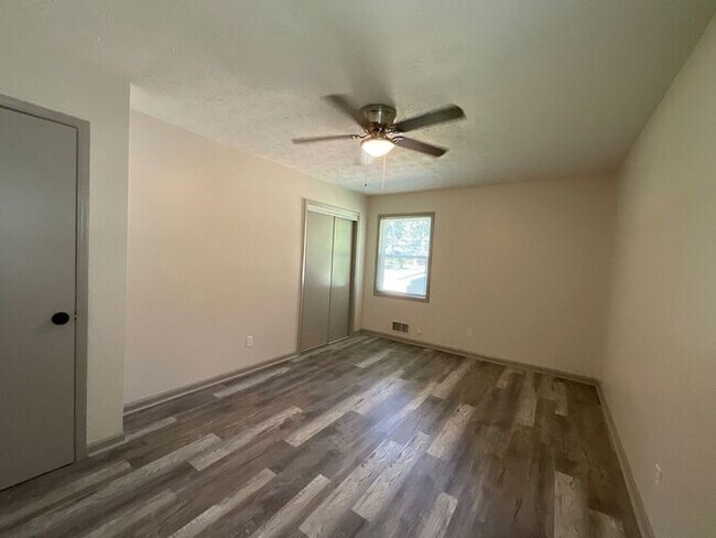 Building Photo - 2356 Clifton Springs Manor