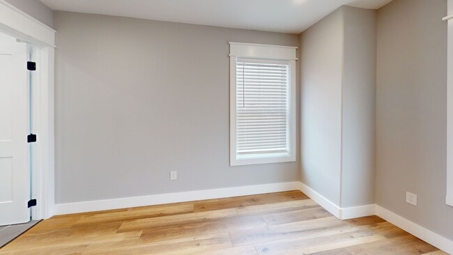 Building Photo - 1205 Hedge Ave