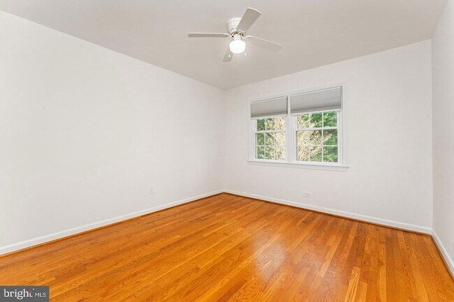Building Photo - 1808 Golf View Ct