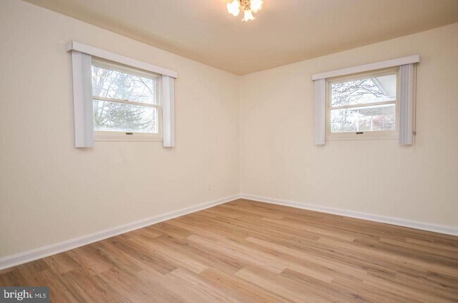 Building Photo - 4426 Hallet St