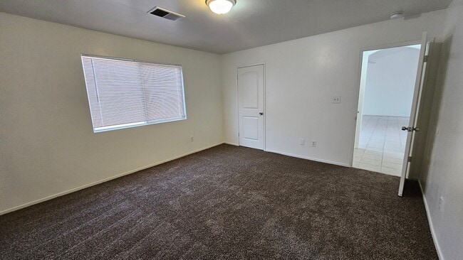 Building Photo - 4 Bed 2 Bath Home in SW