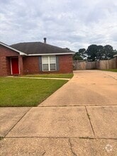 Building Photo - 6962 Oak Side Dr