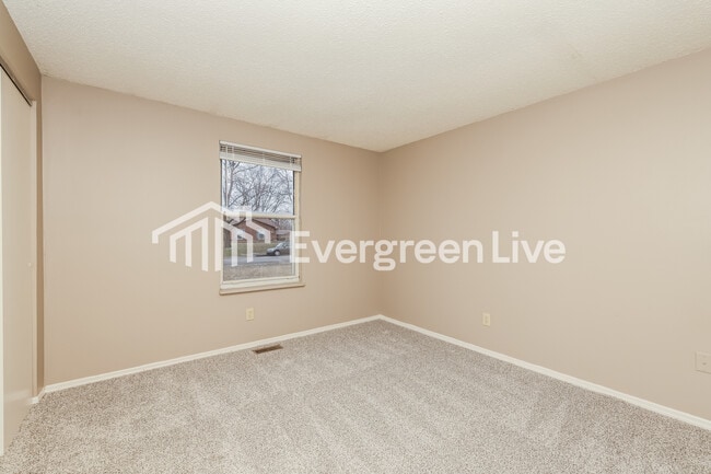 Building Photo - 4735 Stonehedge St