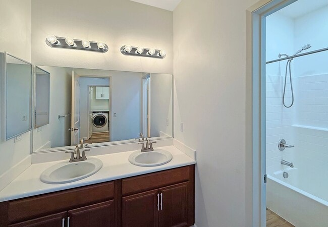 Building Photo - Modern Townhome in Otay Ranch – 3BR/2.5BA ...