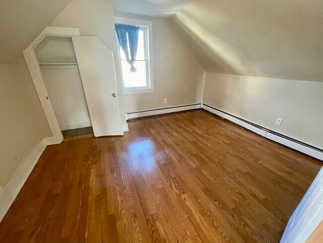 Building Photo - 29 Bicknell St