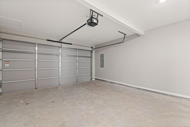 Building Photo - North Paulding High School - 4 bedrooms/2....