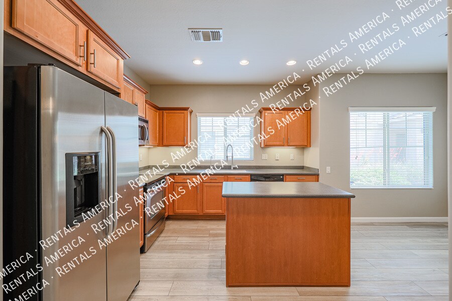 Building Photo - 2205 W Le Marche Ave