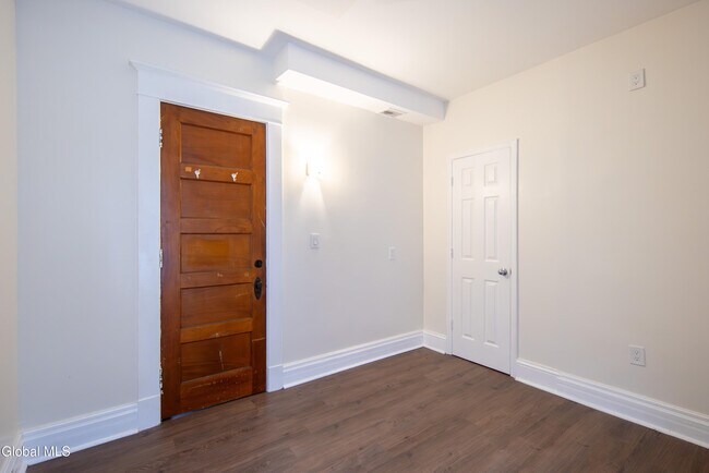 Building Photo - 22 Swan St