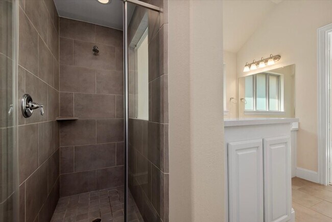 Building Photo - 11231 Dunstan Hill Dr