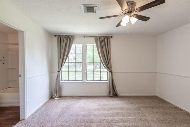 Building Photo - 17283 Saturn Ln