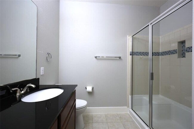 Building Photo - 13420 LYNDHURST St