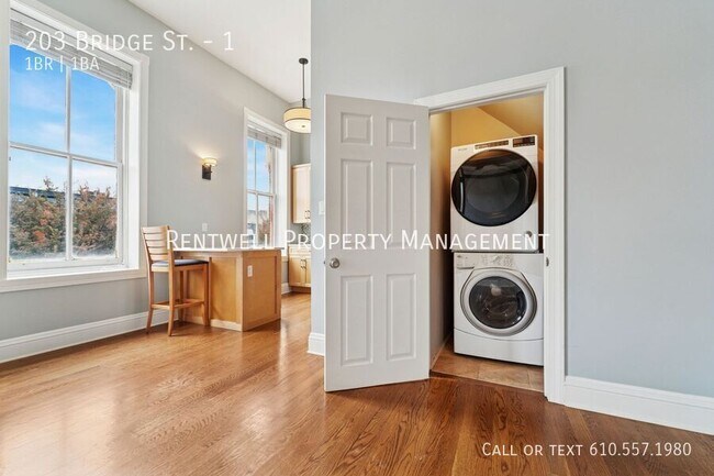 Building Photo - 203 Bridge St