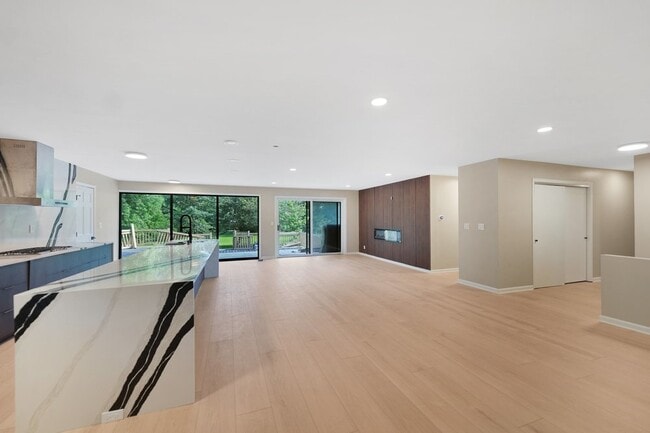 Building Photo - 11110 Highland Dr