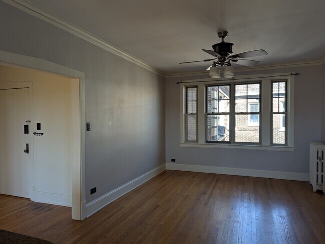 Building Photo - 435 N Lombard Ave