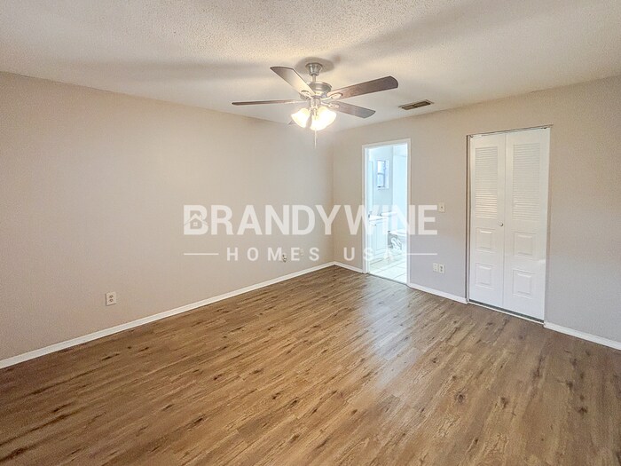 Building Photo - 11206 Fiddlewood Dr