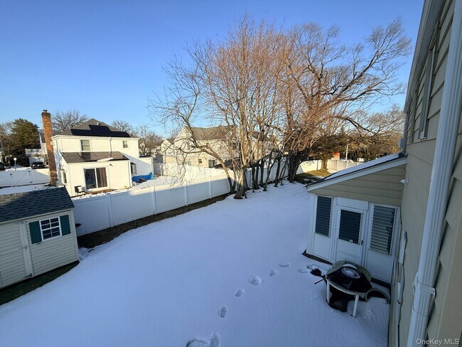 Building Photo - 201 Sydney Ave