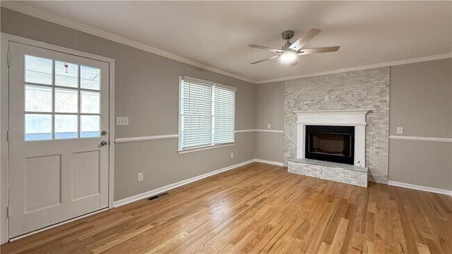 Building Photo - 1735 Ridgefield Dr