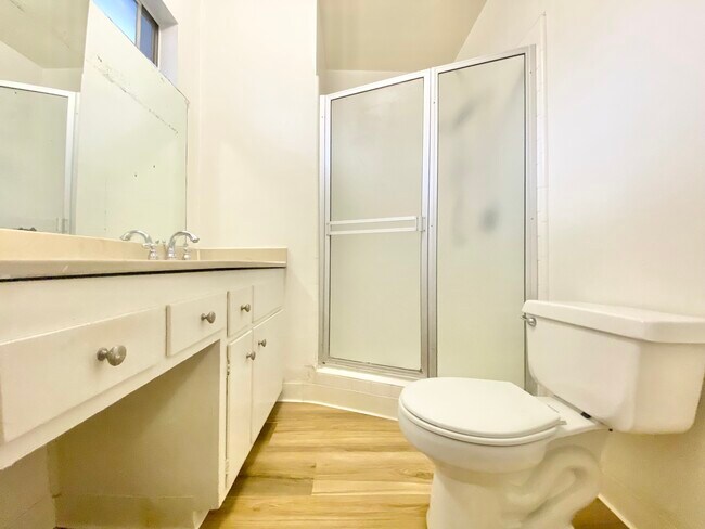 Building Photo - 11924 Montana Ave Los Angeles, CA 90049