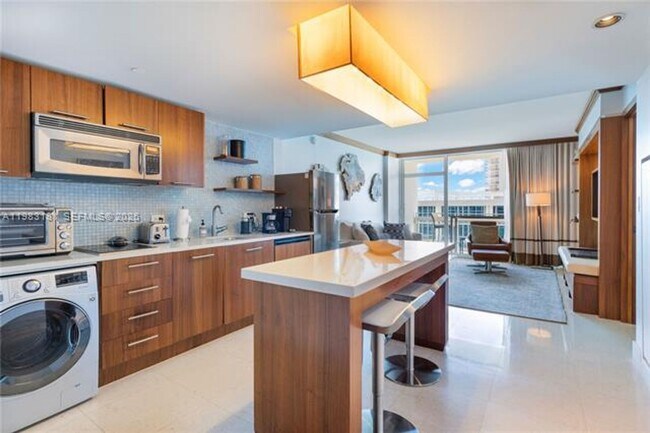 Building Photo - 6801 Collins Ave