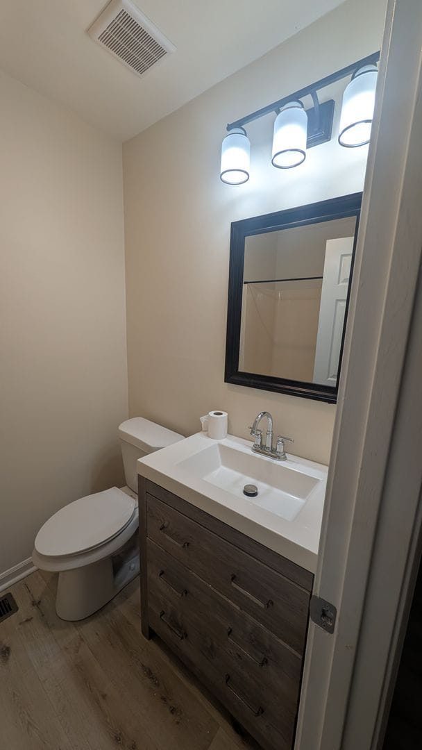 Building Photo - 2BR/1.5BA Renovated Townhome