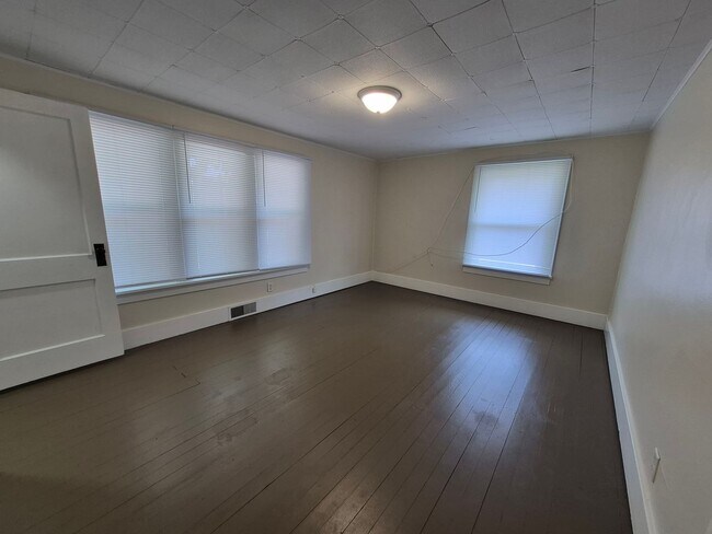 Building Photo - 2806 Hartzer St