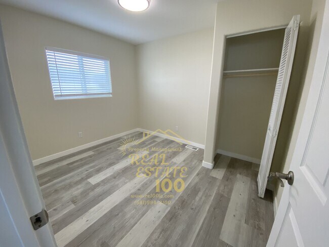 Building Photo - 3429 NW Jetty Ave