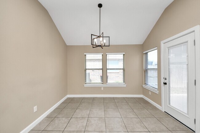 Building Photo - 8226 Stratford Canyon Dr