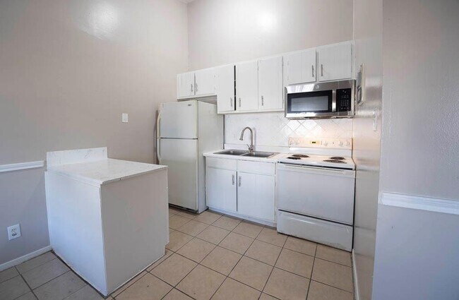 Building Photo - 1300 Parker Ln