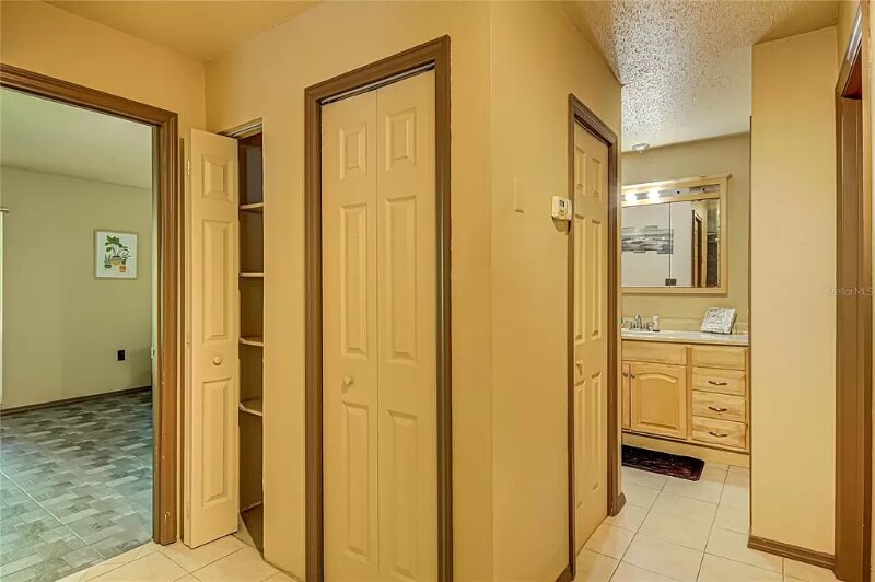 Building Photo - 2811 SW Archer Rd