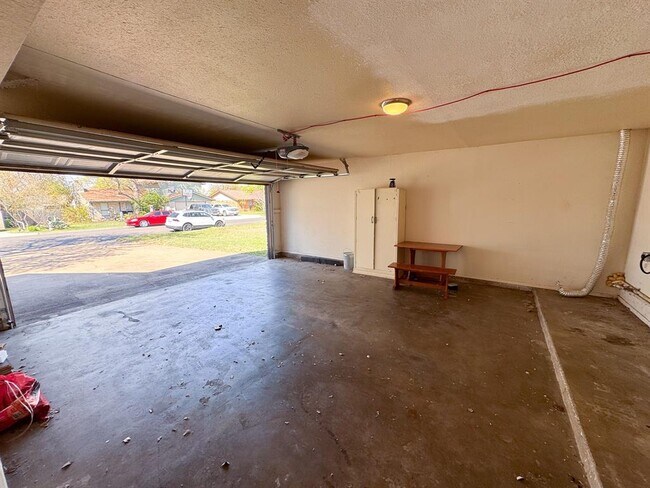 Building Photo - 505 Cambridge Dr