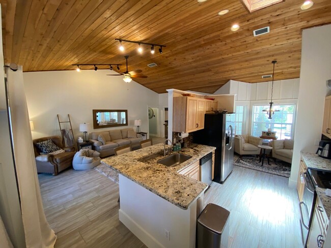 Building Photo - 381 Park Forest Way