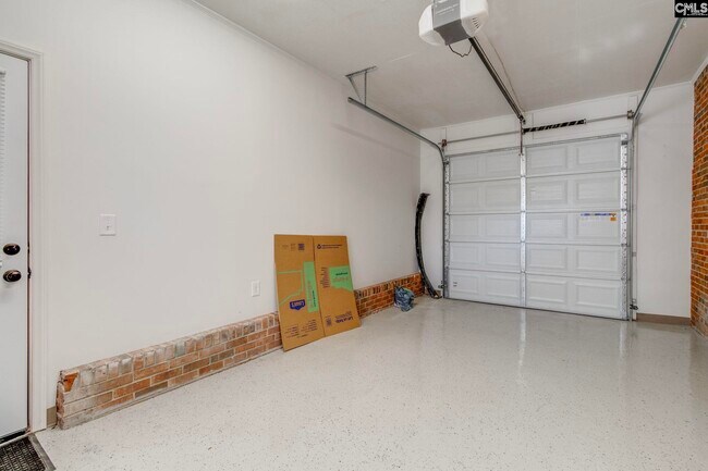 Building Photo - 7712 Burdell Dr