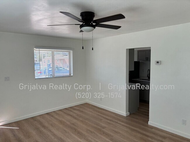 Building Photo - 4541 E 18th St