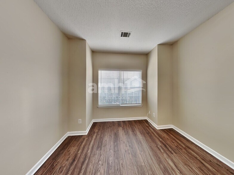 Building Photo - 4951 Wewatta St SW