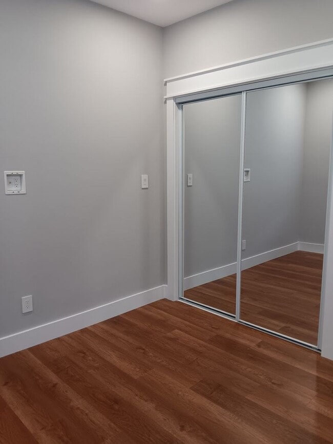 Building Photo - Spacious 6BR Townhome Near UTK | Private B...