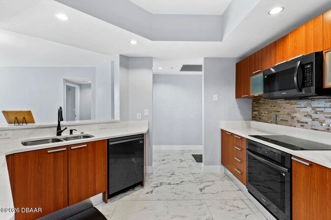 Building Photo - 241 Riverside Dr