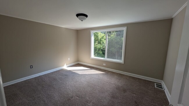 Building Photo - 24 Clark St