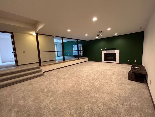 Building Photo - $3,350 | 5 Bedroom, 2.5 Bathroom House | P...