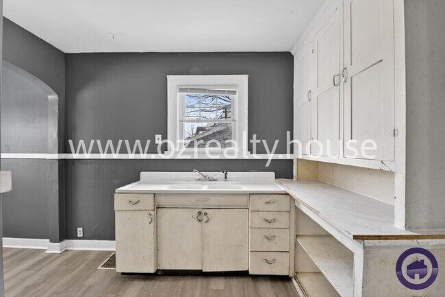 Building Photo - 119 Carbon St