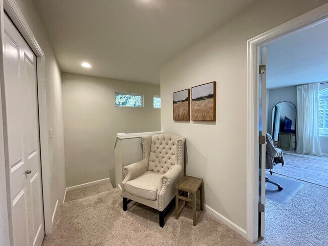 Building Photo - 9756 SW 171st Ave