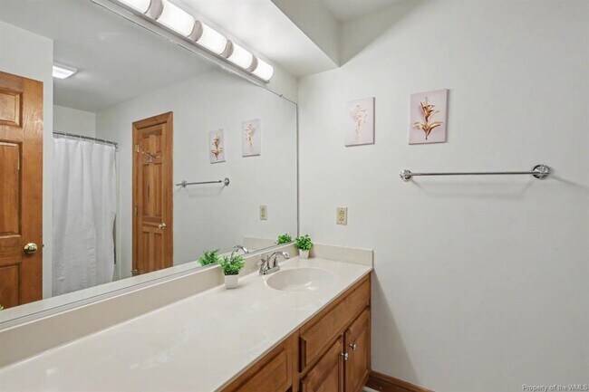 Building Photo - 3691 Bridgewater Dr