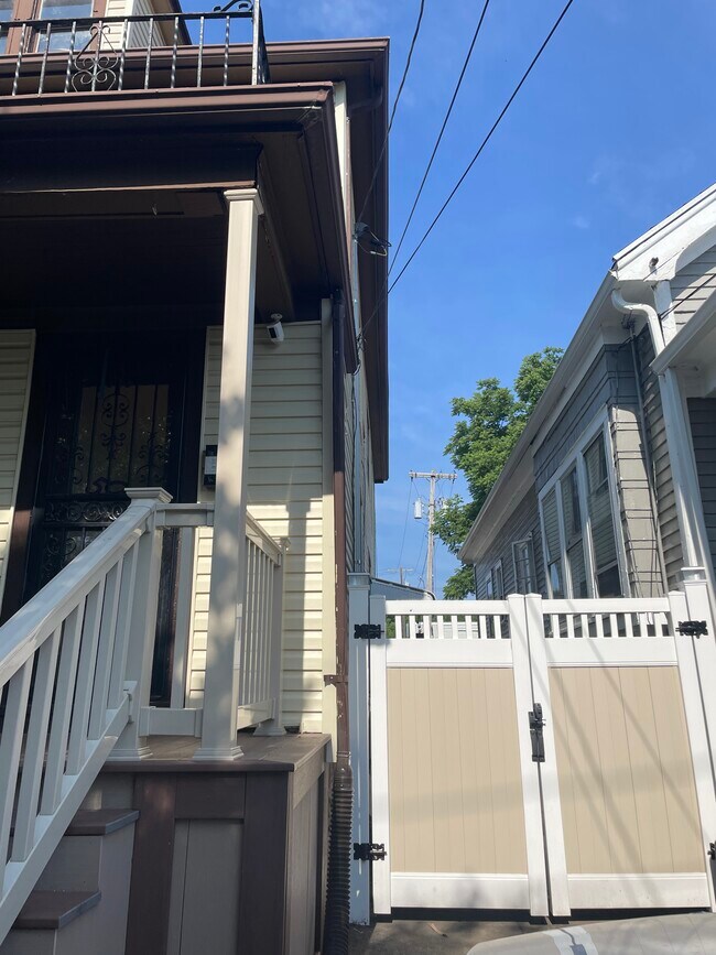 Building Photo - 50 Clarence Ave