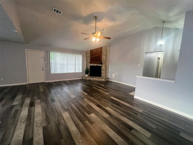 Building Photo - 1202 Manorglen Dr