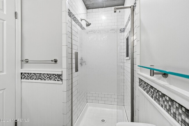 Building Photo - 802 Alpine Trail
