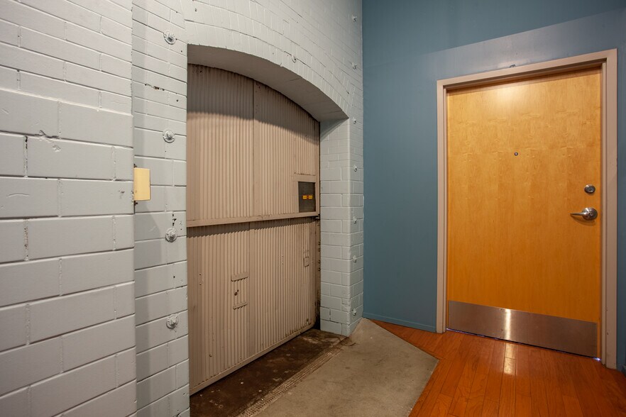 Building Photo - 1136 Washington Ave