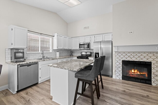 Building Photo - 2420 Inverness Dr