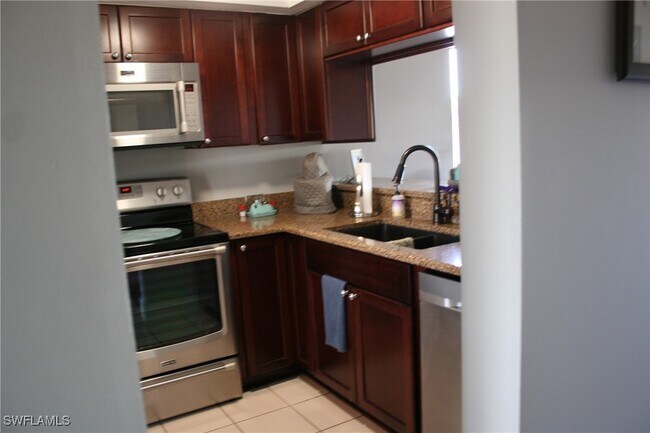 Building Photo - 15160 Riverbend Blvd