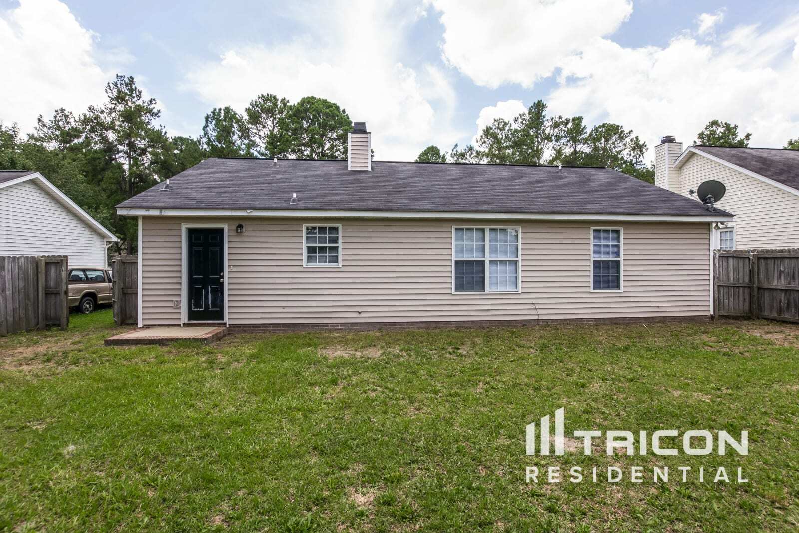 Building Photo - 744 N Shadowbrook Dr