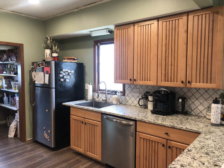 Building Photo - 713 E Elm St